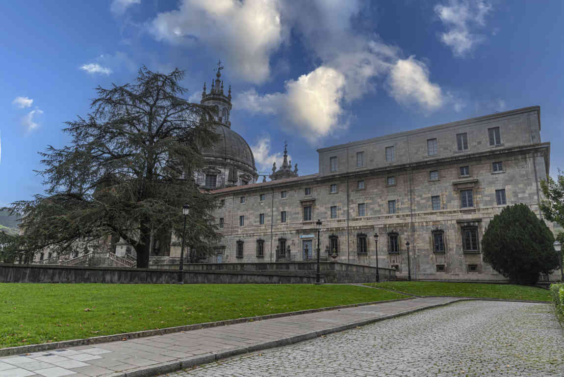 Guipúzcoa - Azpeitia 04 - santuario y basílica de San Ignacio de Loyola.jpg
